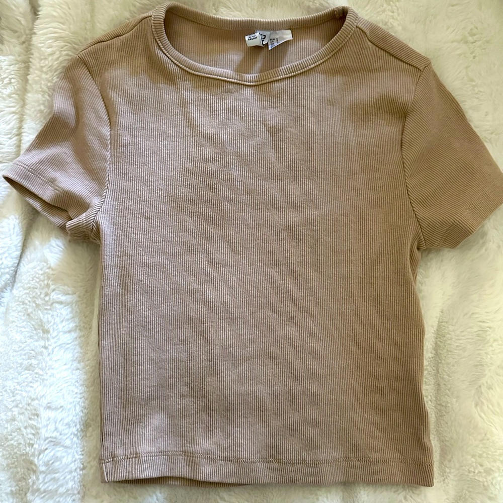 Brown H&M CLEAN GIRL baby tee